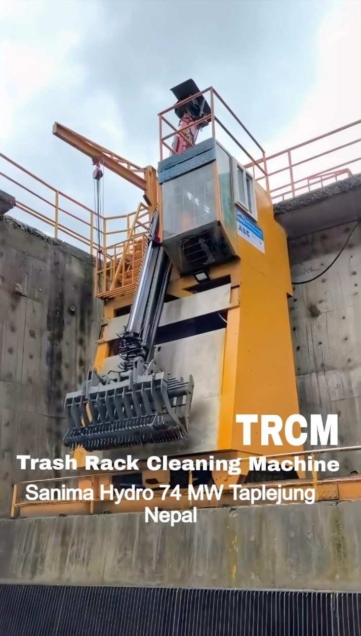 Trash rack cleaning machine